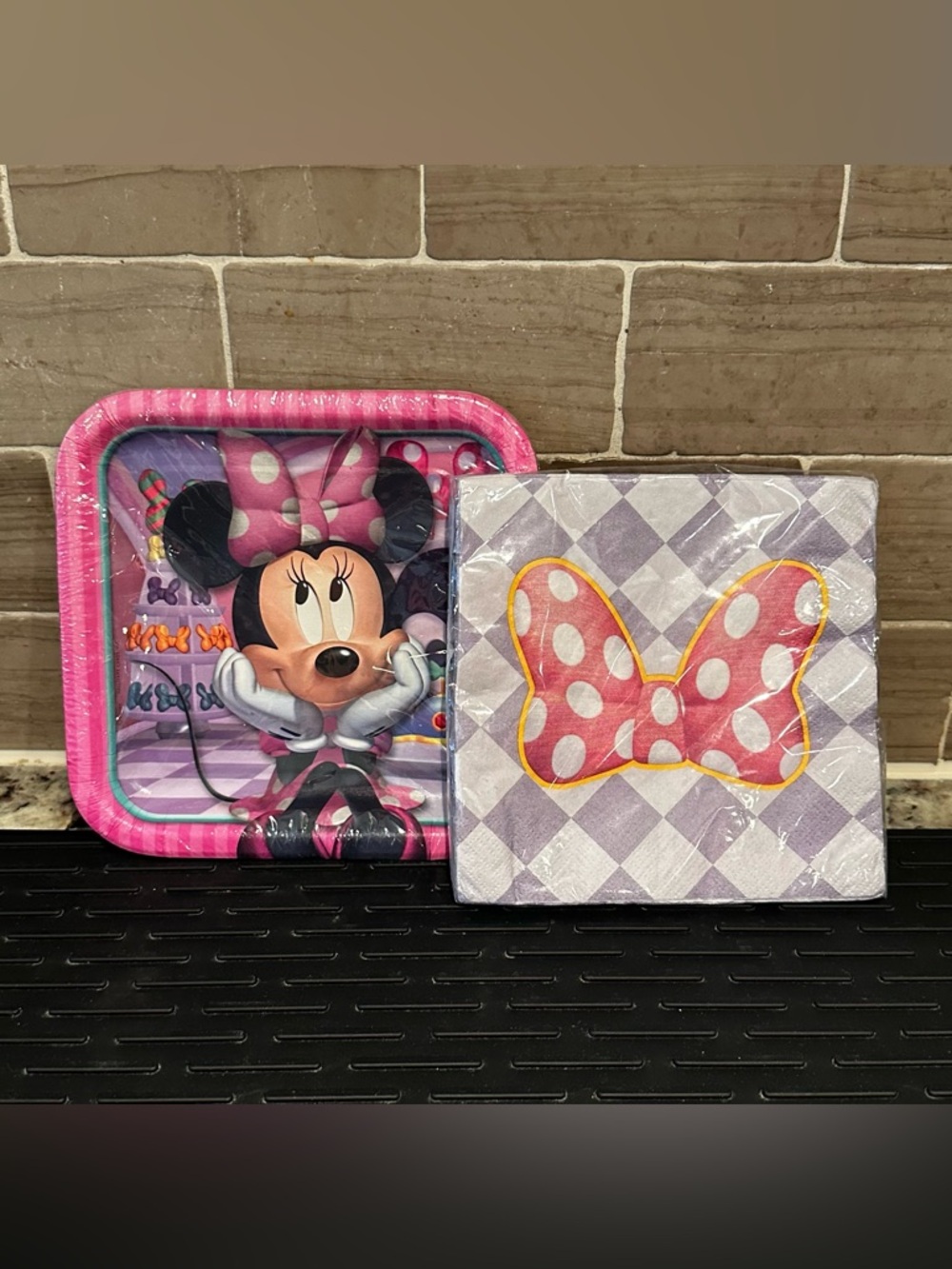 New Hallmark Disney Junior Minnie’s Bow-Tique Dream Party 8 Plates & 16 Napkins